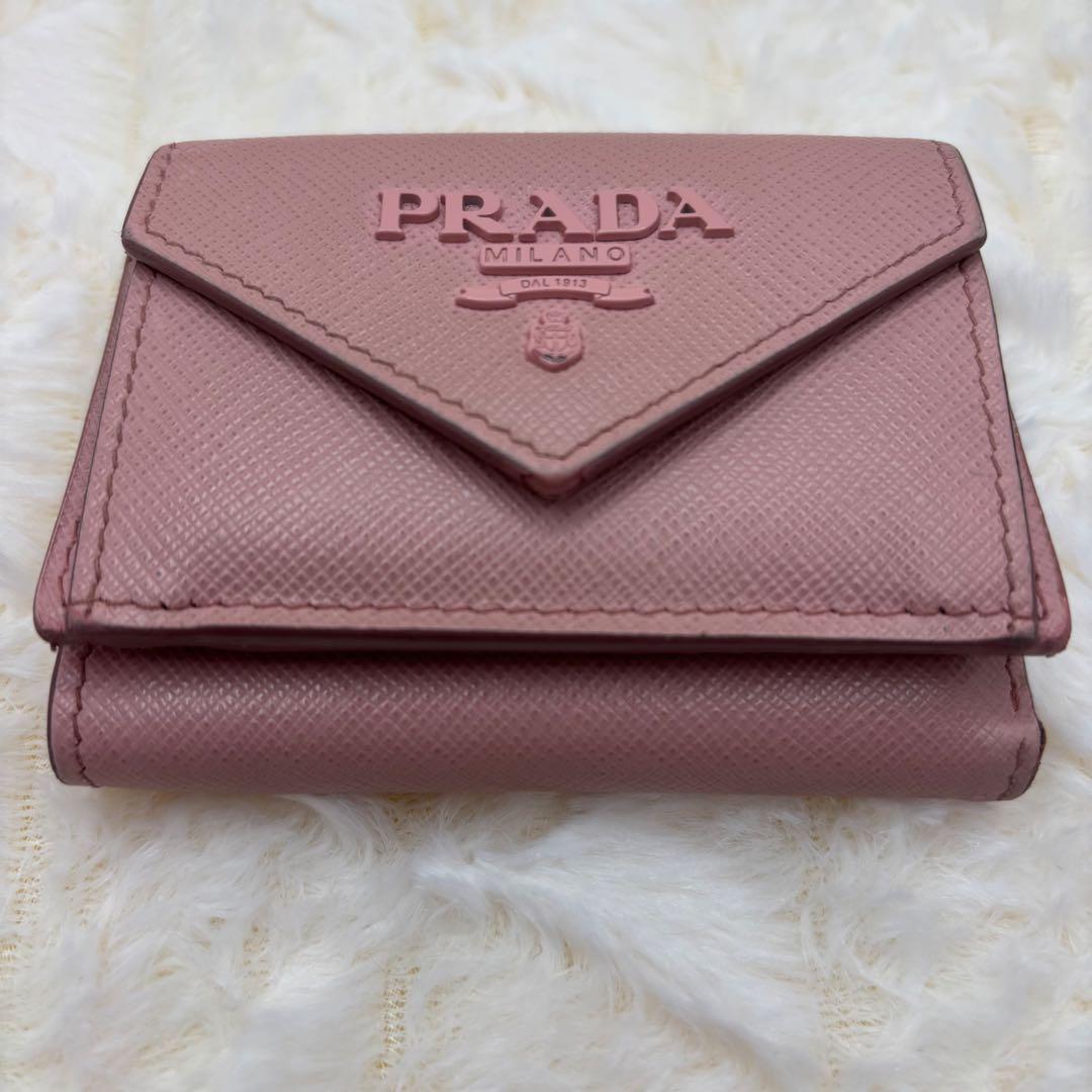美品✨プラダ　シャイン　ピンク　三つ折り財布　サフィアーノレザー　折り財布
