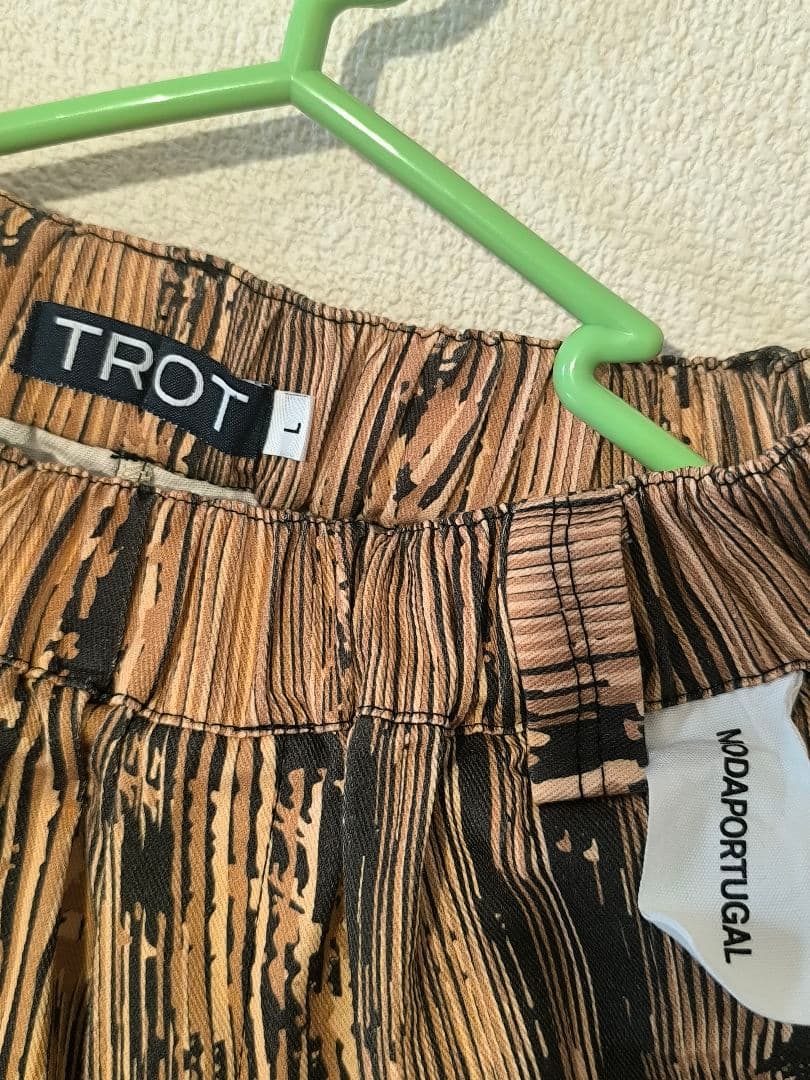 万博ポルトガル館スタッフアテンダントとレストランユニセックスユニフォーム