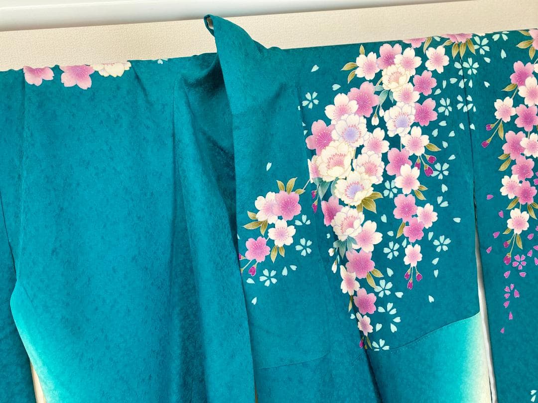 akmx188 正絹 振袖 　白/納戸色 パールトーン加工 11号 花柄