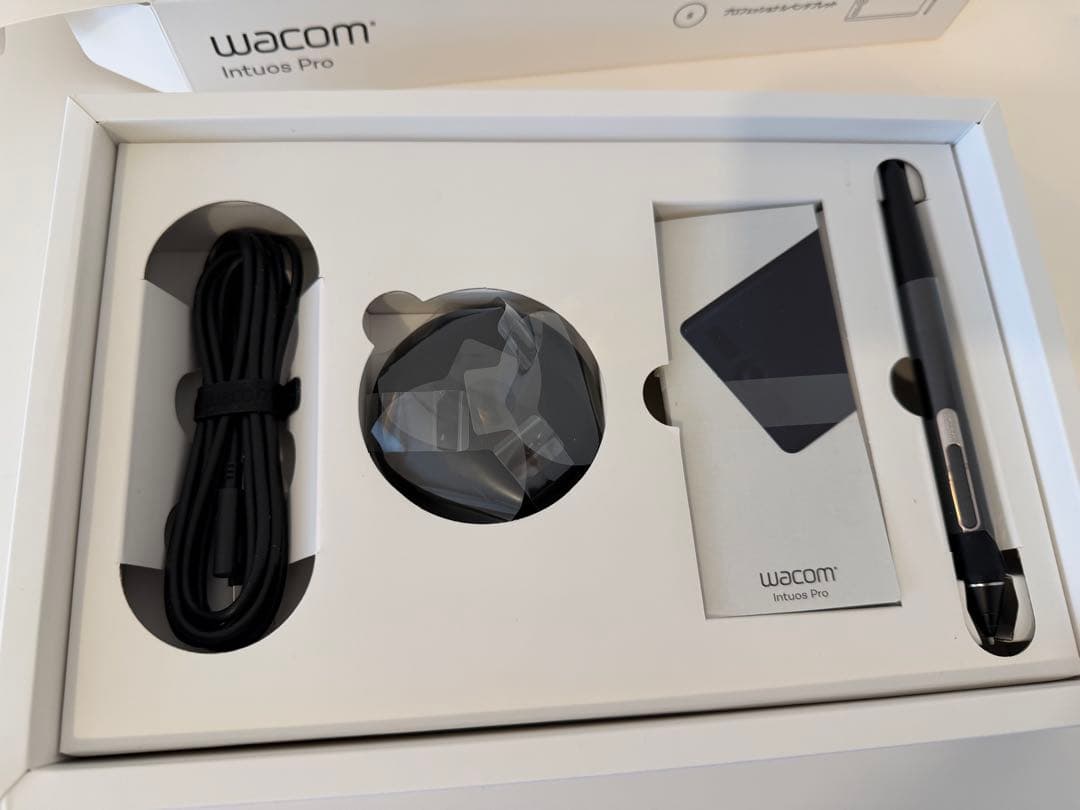 液タブ・ペンタブ Wacom PTH460K0D Wacom Intuos Pro Small