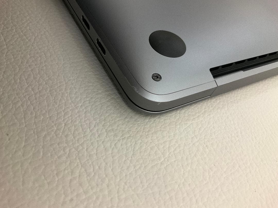 MacBook本体 MacBook Pro 13 2019 16GB 512GB Touch Bar