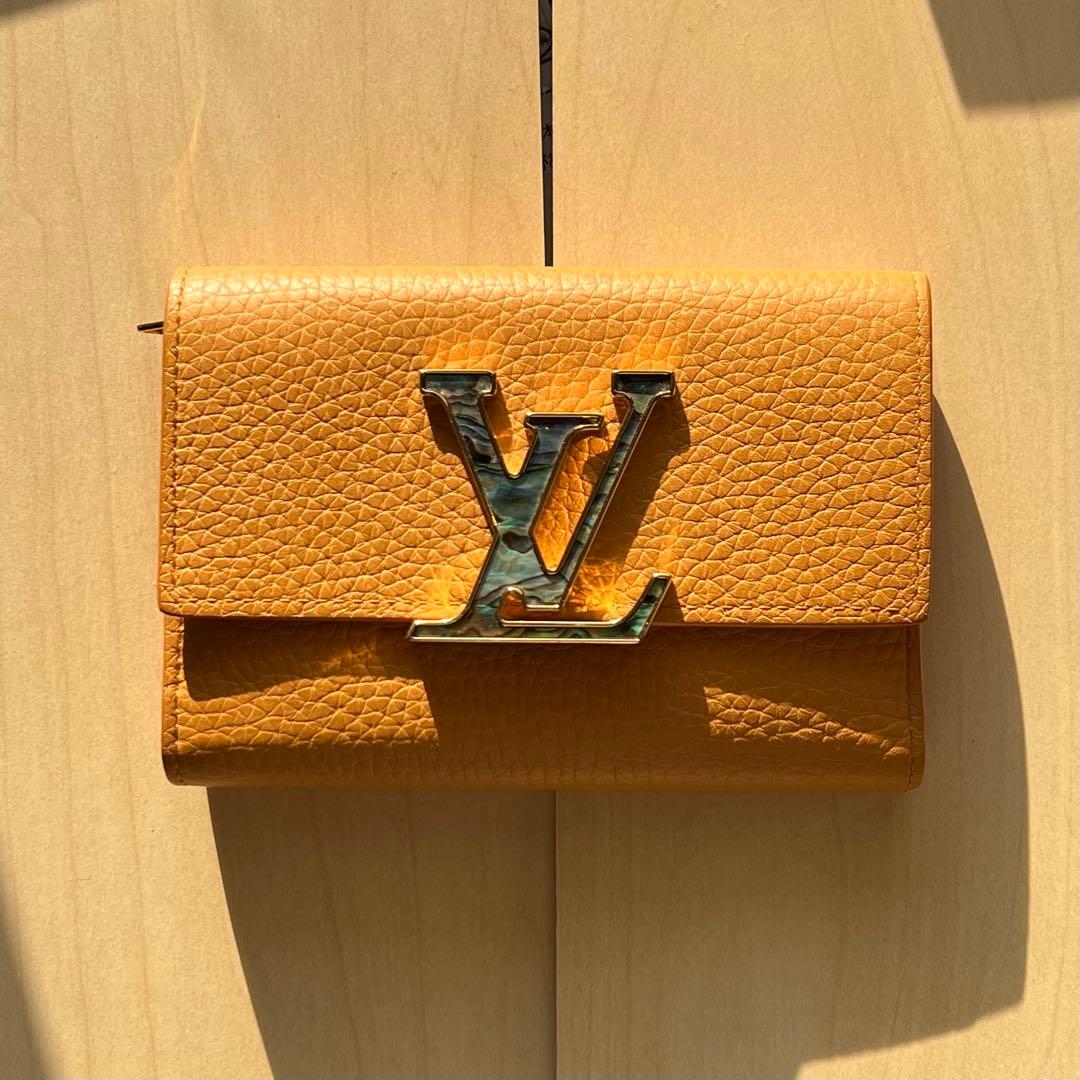 LOUIS VUITTONのポルトフォイユ・カプシーヌコンパクト財布