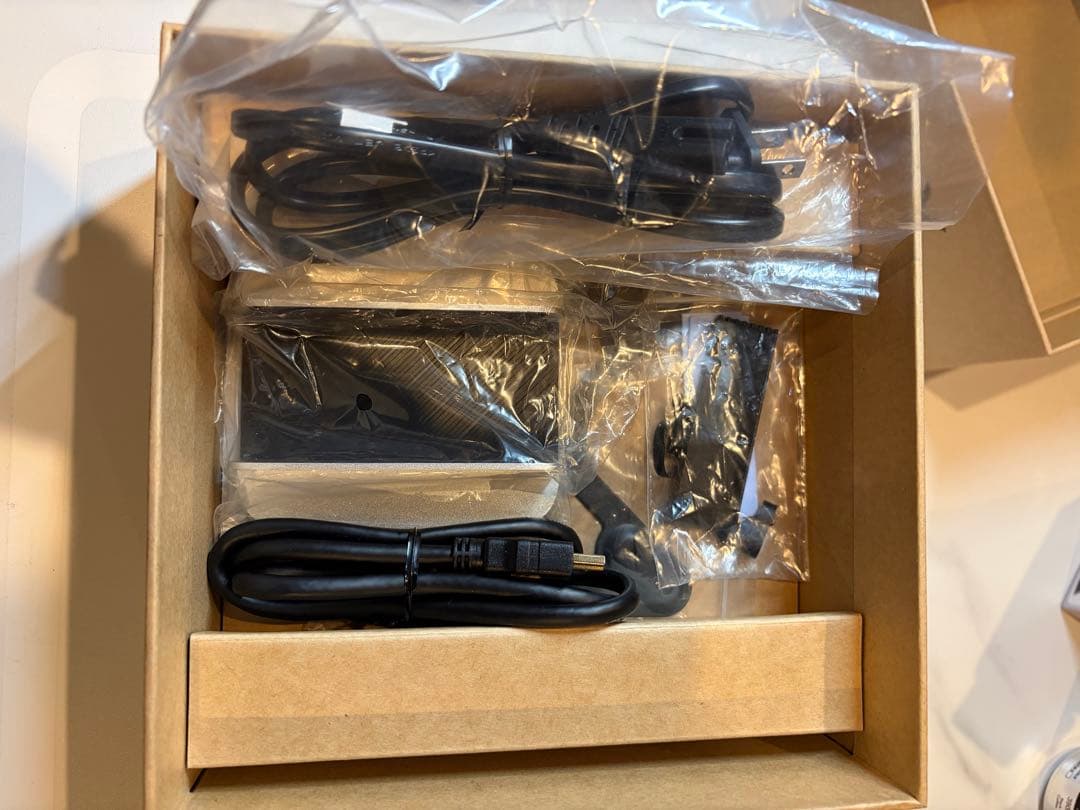 【数時間のみ使用　美品】MINISFORUM X1 Pro 370