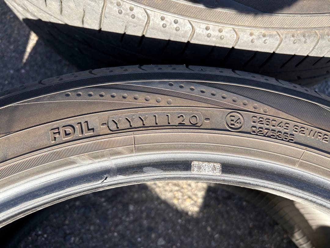 ヨコハマタイヤ　ブルーアースRV-02 245/40R20 中古4本セット