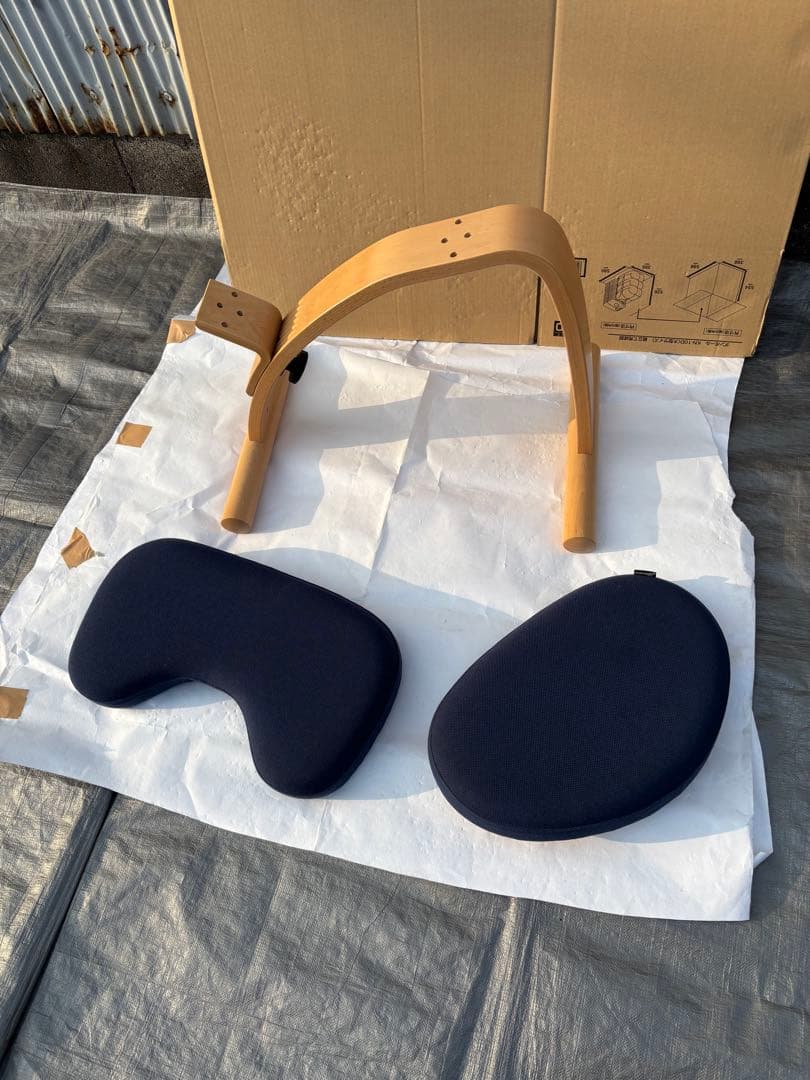 美品サカモトハウス（バランスラボ） バランスチェア・イージー　ネイビー布張り