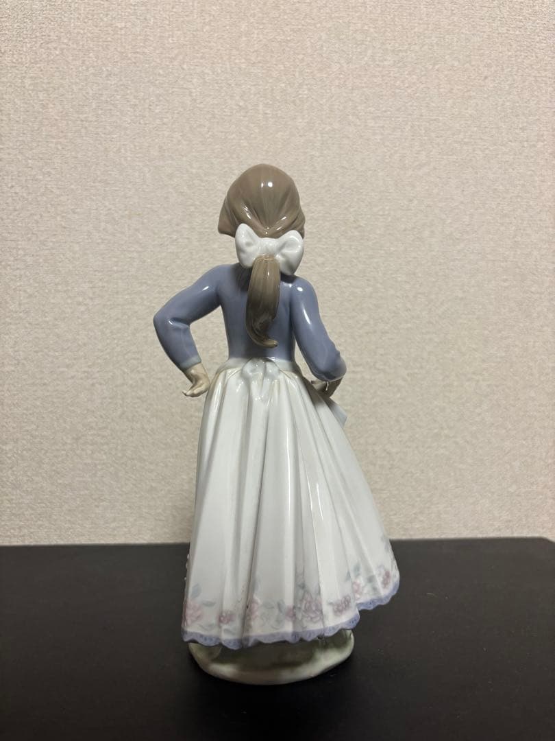 LLADRO リヤドロ5894フィギュリン女の子花陶器人形