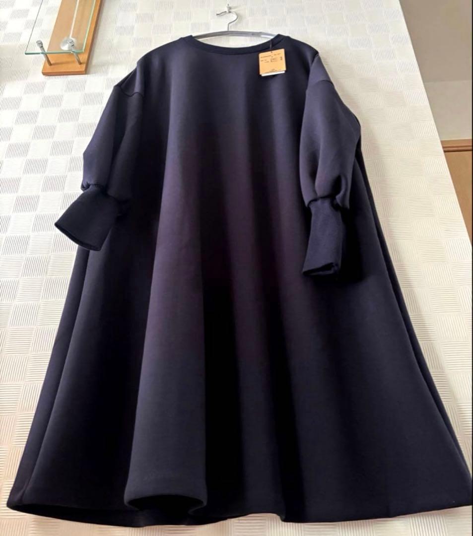 新品タグ付　ビアズリー 袖パフダンボールワンピース　ネイビー　完売