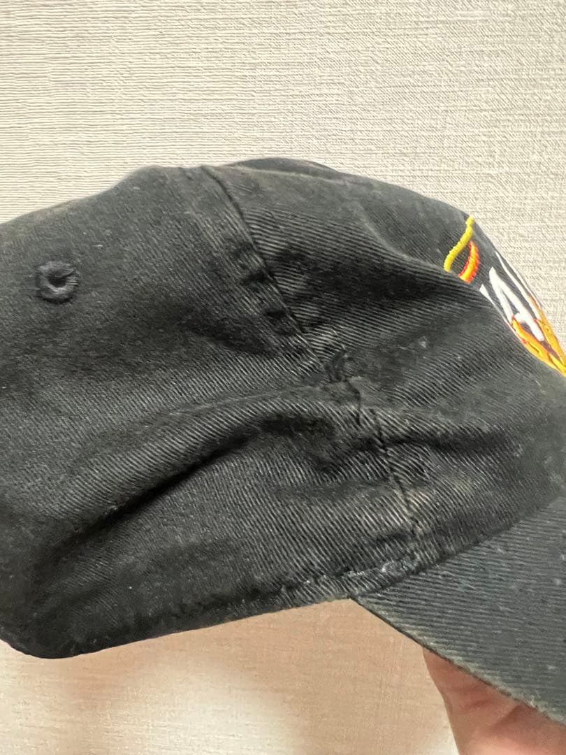 CHALLENGER 黒キャップ フレームロゴ刺繍