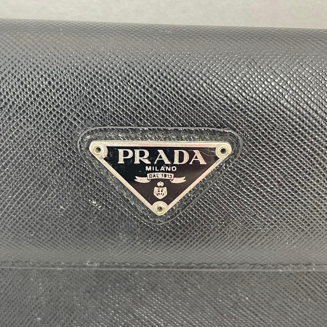 美品 PRADA ブラック 三つ折り財布 三角ロゴ 金具 レザー 本革