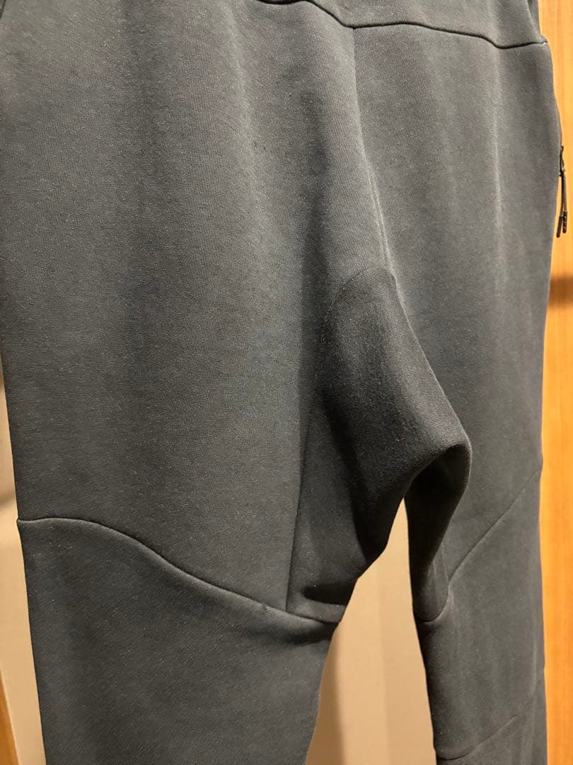 ナイキ　テックフリース　パンツ　ブラック