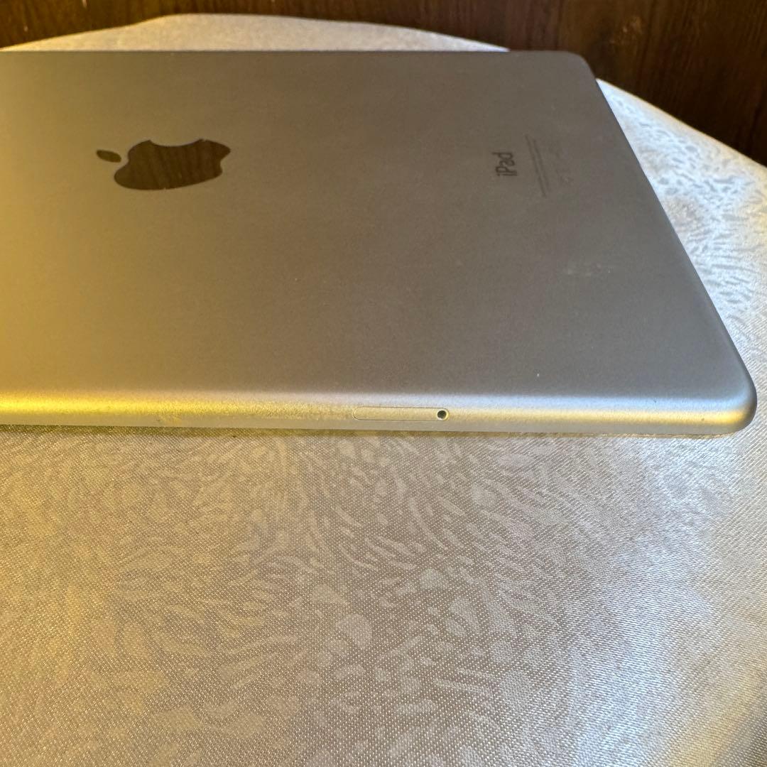 Apple iPadAir 2 シルバー　32GB 本体　動作確認済み