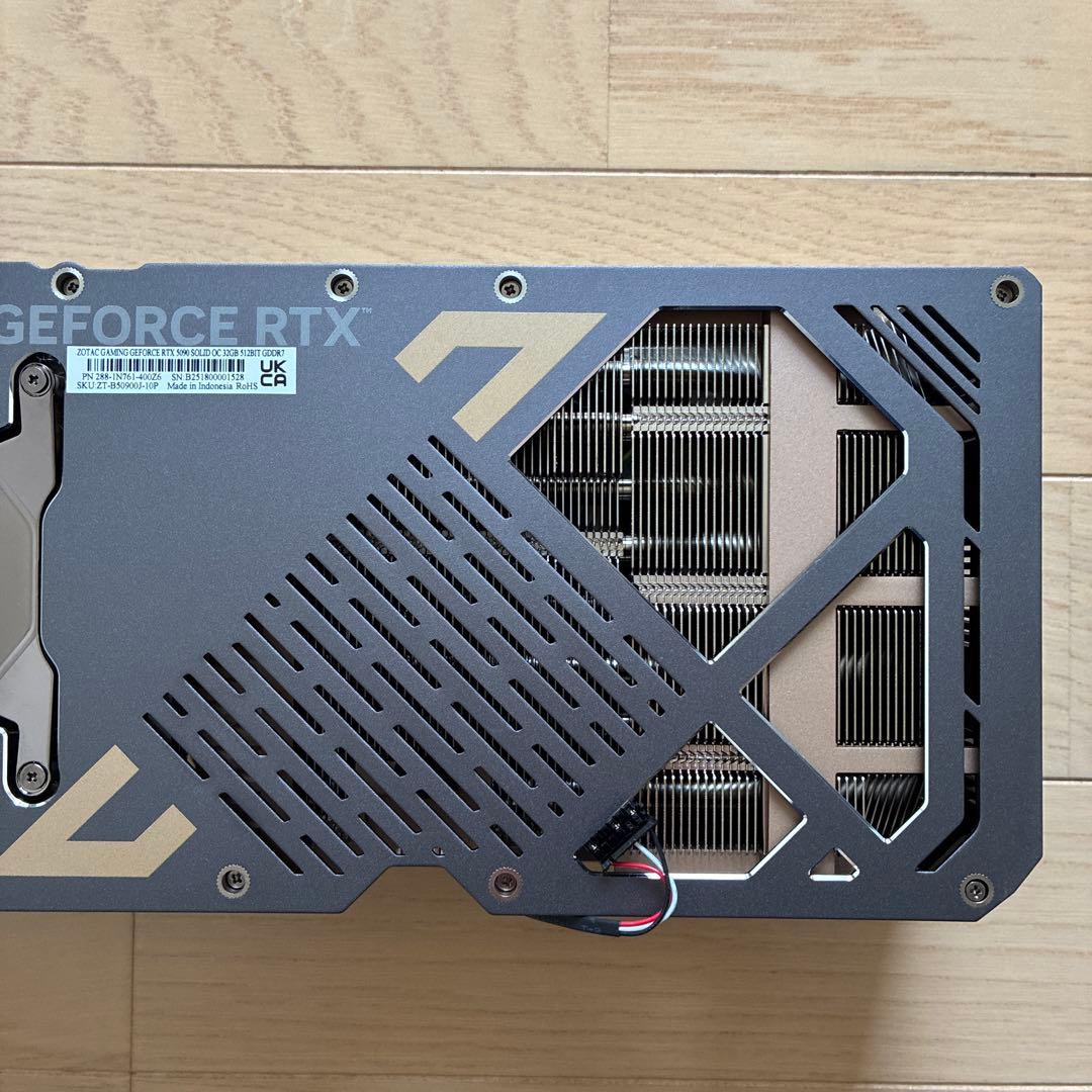 zotac 5090 ヒートシンク　ファン　など
