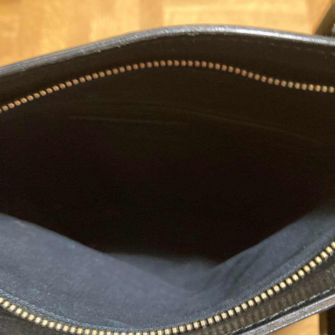 Yves Saint Laurent 黒 レザー ショルダーバッグ