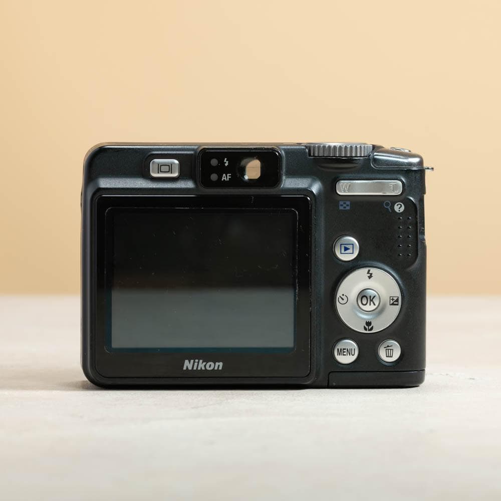 【訳アリ】Nikon COOLPIX P50 ブラック スマホ転送OK　単3電池