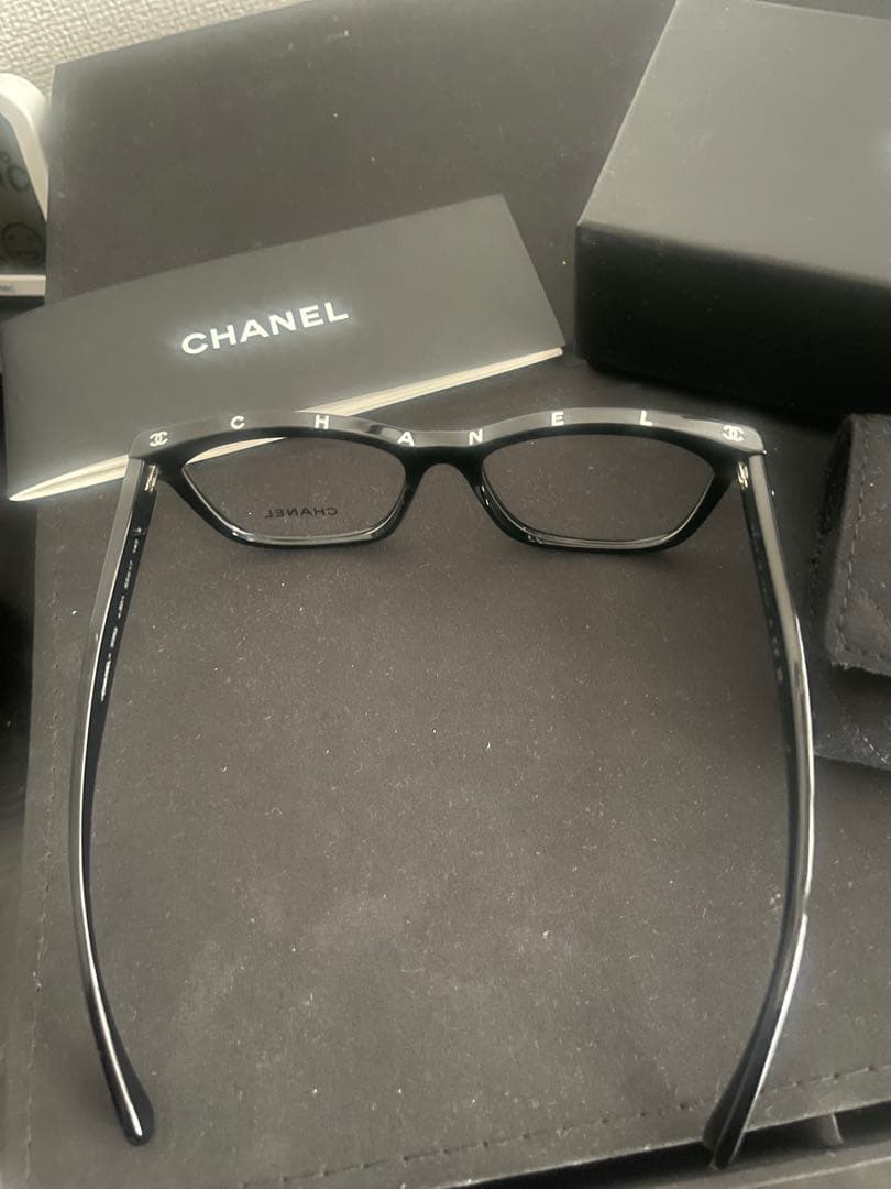 ジヨン着用　CHANEL メガネ