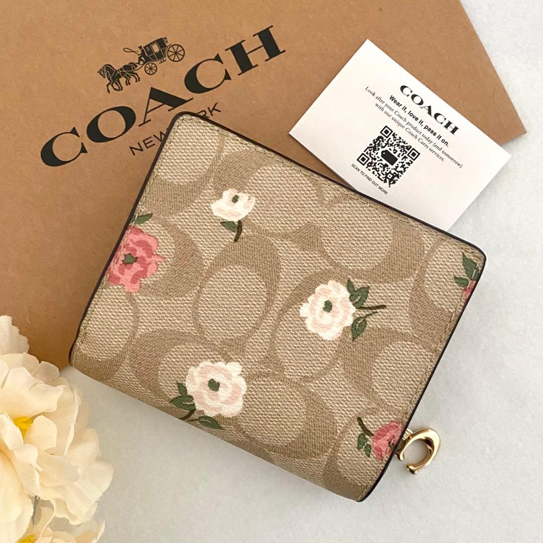新品　正規品☆COACH コーチ　折り財布　 花柄　シグネチャー 二つ折り財布