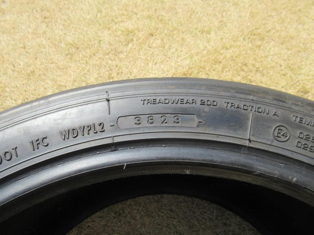 ☆送料無料 室内保管☆A052 265/35 R18インチ☆