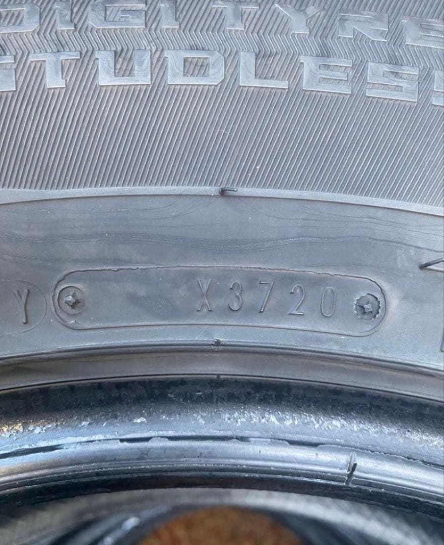 スタッドレスタイヤ 265/65R17