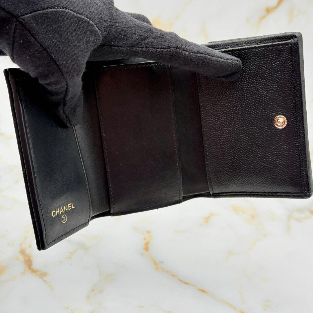 【美品】 CHANEL シャネル キャビアスキン マトラッセ 三つ折り財布