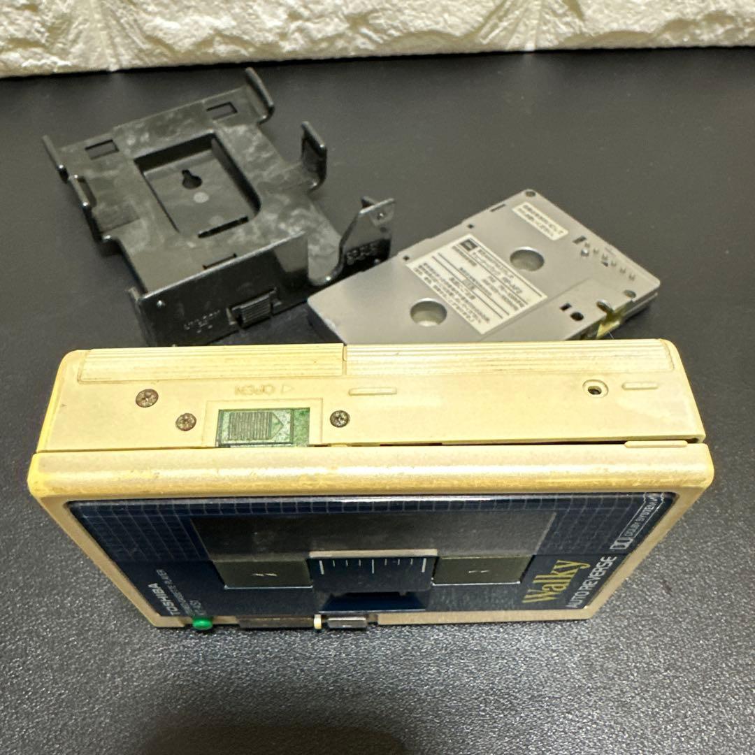 TOSHIBA カセットプレーヤーKT-AS1 ジャンク現状品　昭和レトロ