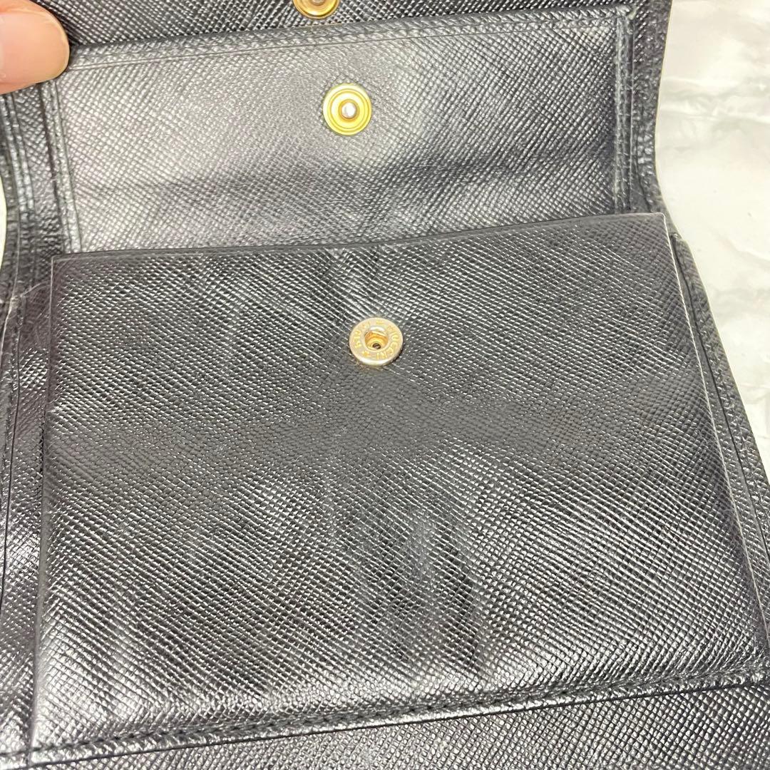 PRADA サフィアーノレザー 三つ折り財布 三角ロゴ付きウォレット 黒