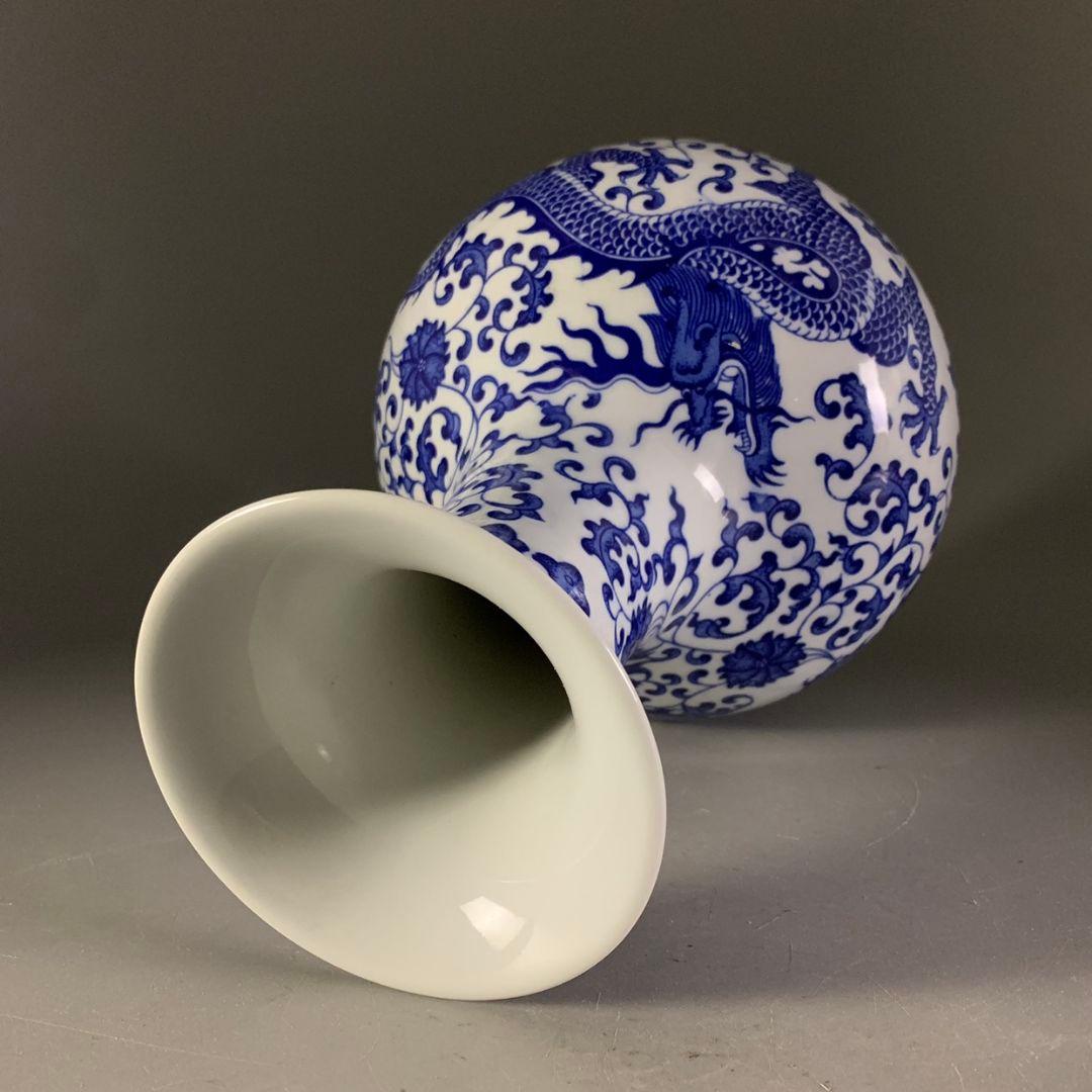 青花龍紋穿花瓶 景徳鎮 陶磁器 装飾品 現代工芸品 美術品 置物