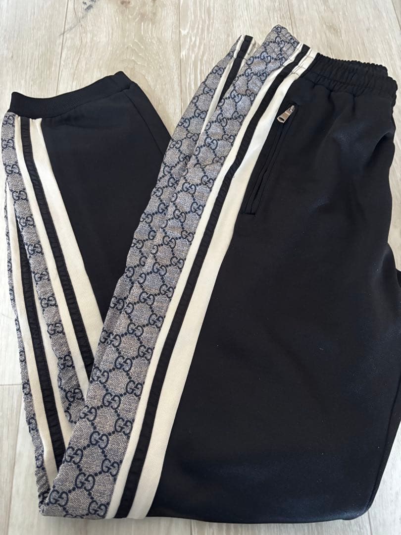 美品　GUCCIコットンブランドジャージートラックパンツ黒GG柄