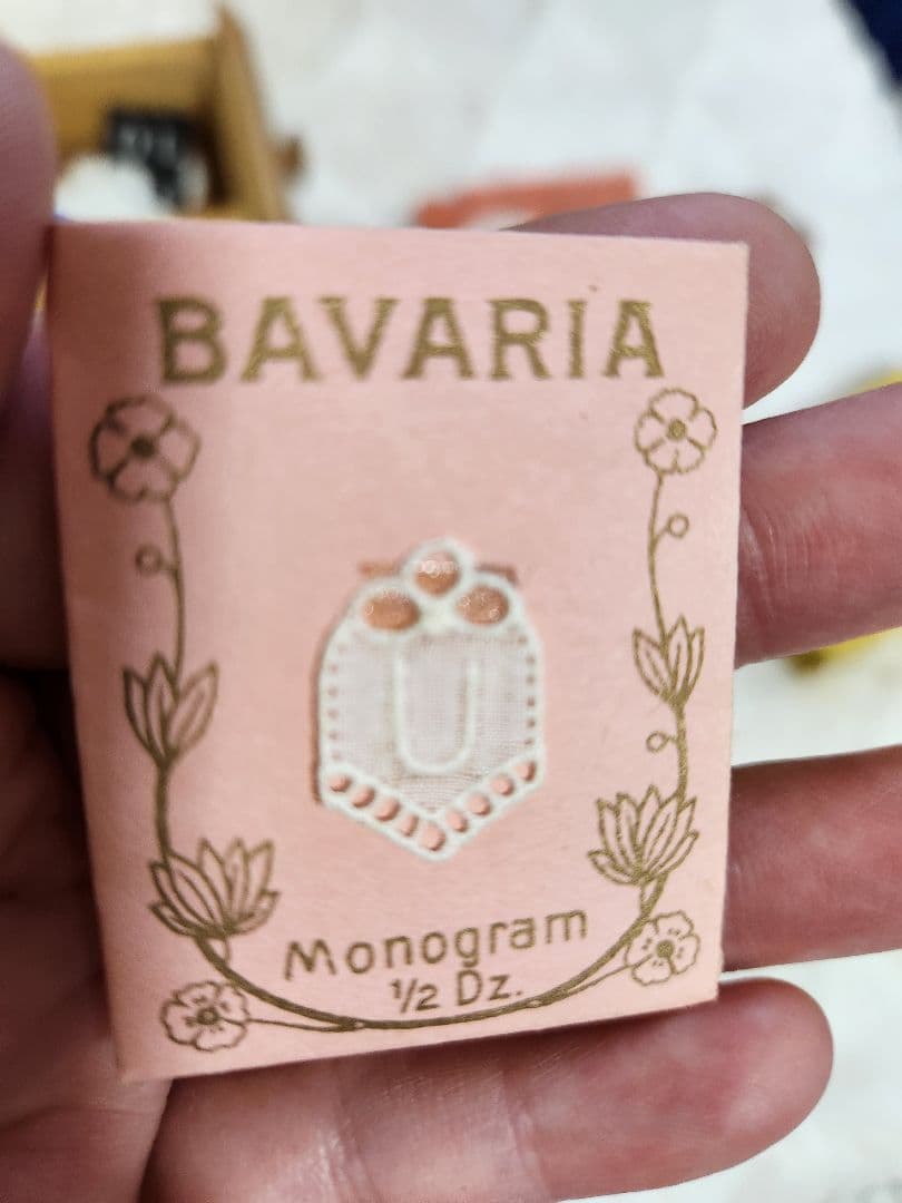 アンティーク 木製の小箱と道具セット刺繍 レース リネンレア貴重品フランス蚤の市