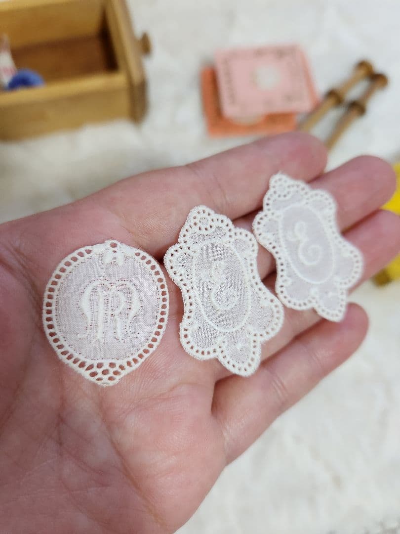 アンティーク 木製の小箱と道具セット刺繍 レース リネンレア貴重品フランス蚤の市