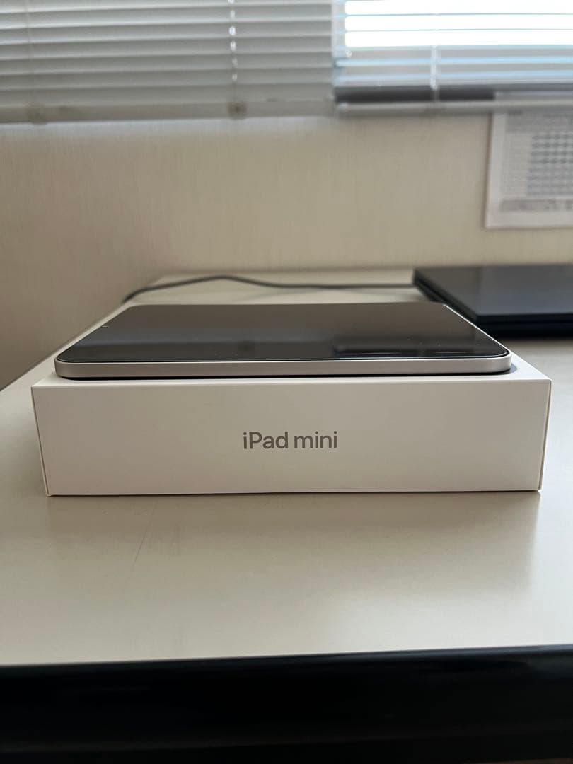 Apple iPad mini ７世代　シルバー 本体