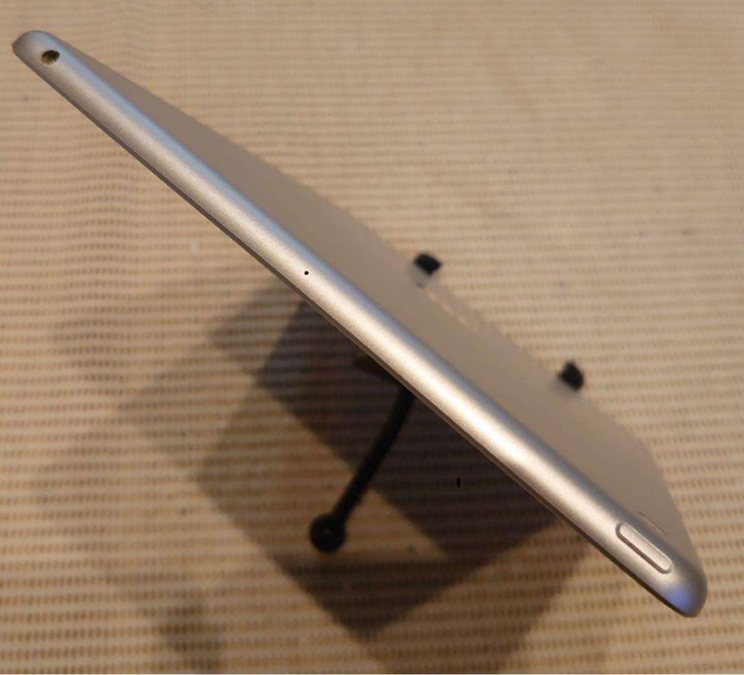 完動品iPad第8世代(A2270)本体128GBシルバー送料込1Q1GH