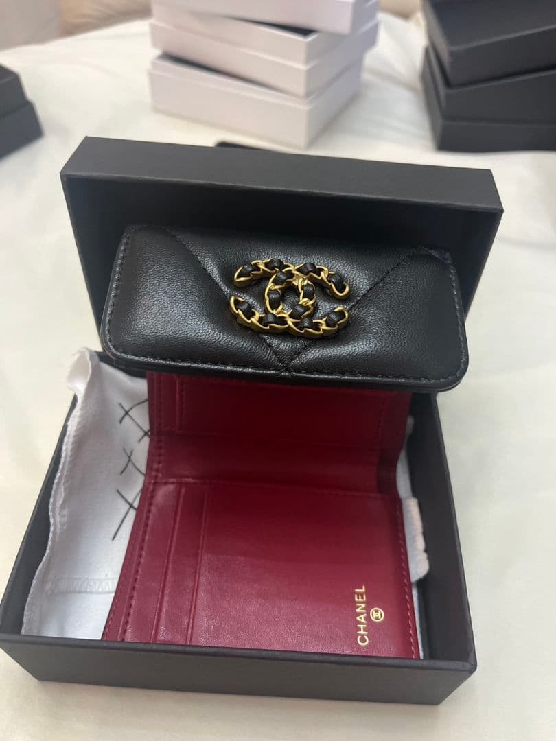 CHANEL 三つ折り財布 黒/赤