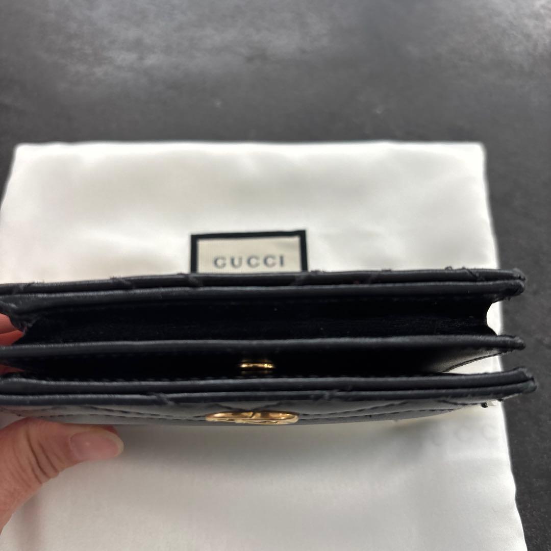 グッチ　２つ折り財布　ブラック　箱付き