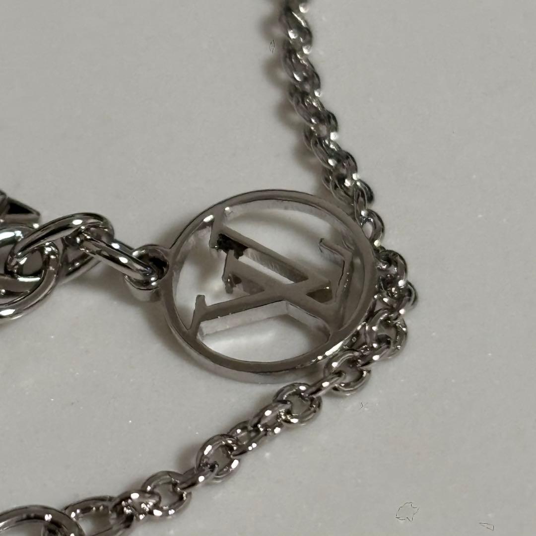 LOUIS VUITTON エッセンシャル　Vネックレス シルバー　付属品