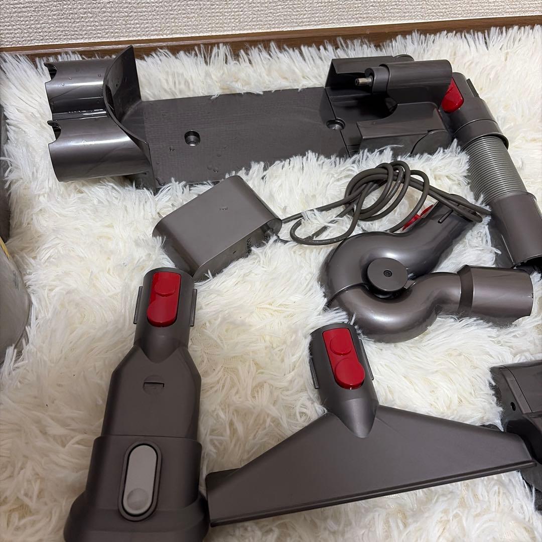 付属品多数 dyson V8 fluffy+ (SV10) 掃除機
