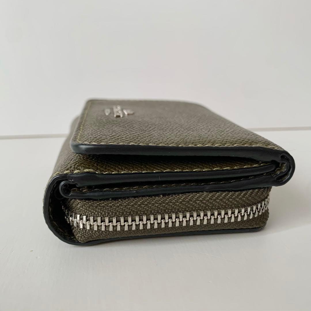 【COACH】コーチ　三つ折り財布　コンパクトウォレット　ミニ財布　カーキ　新品