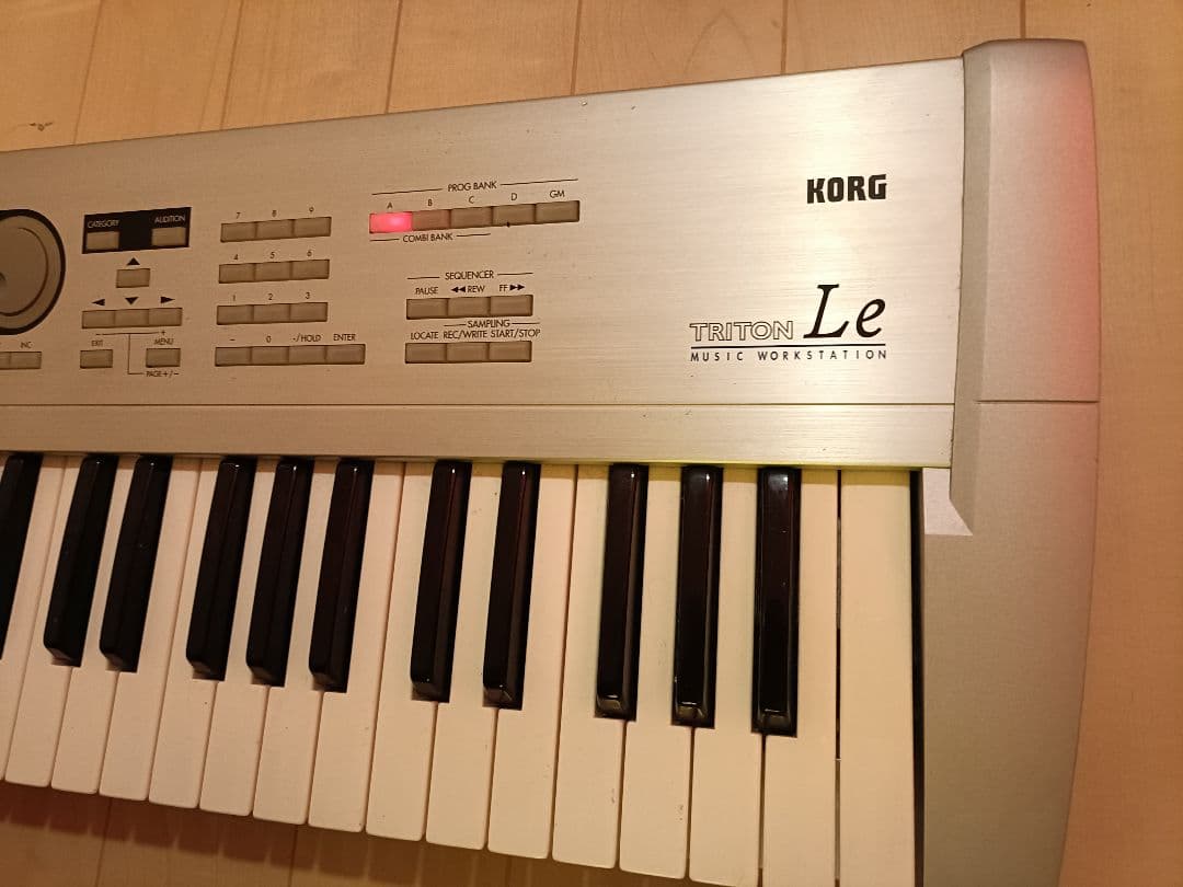 KORG TRITON Le 61鍵盤 音出し確認済