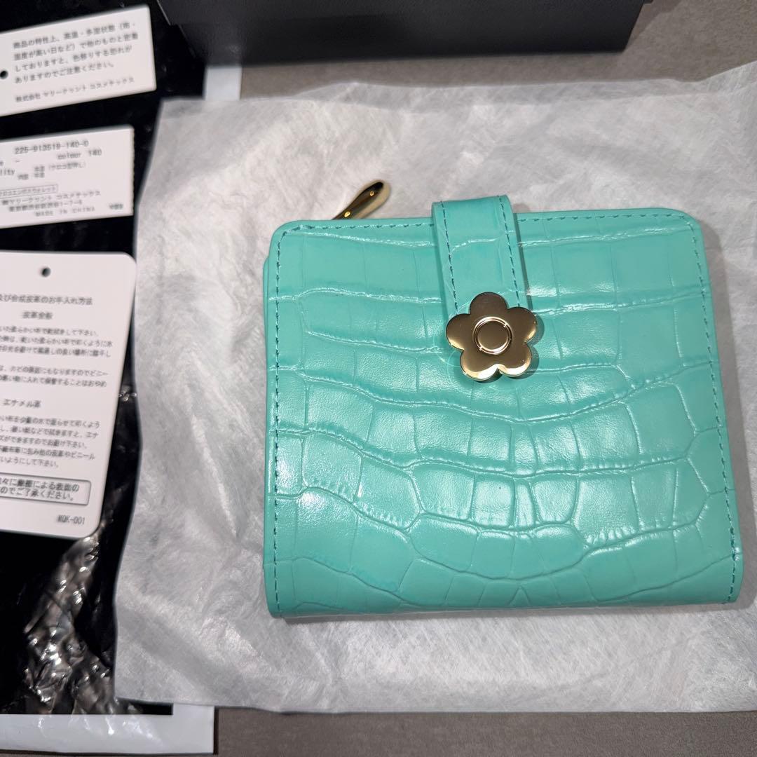 新品未使用品♡MARY QUANT ミントグリーン 二つ折り財布♡定価約2万牛革