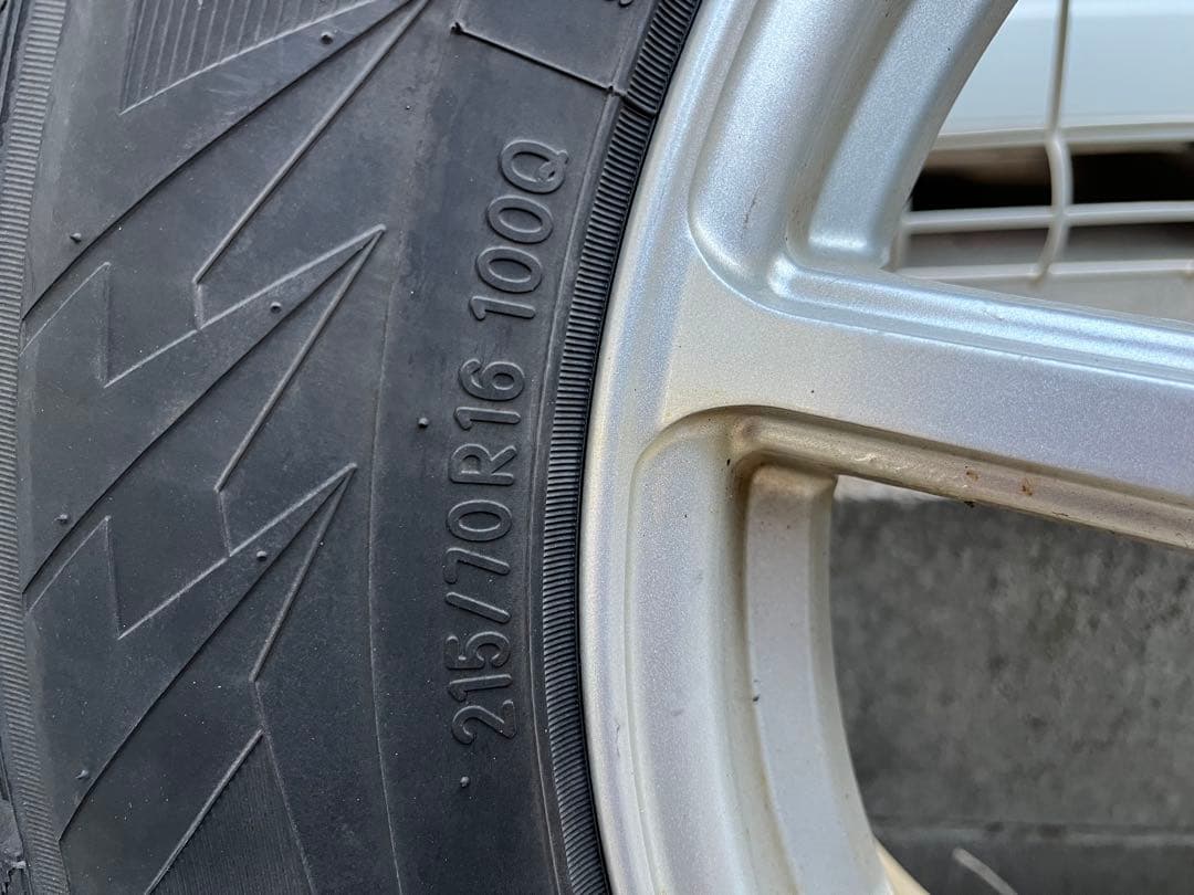 215/70R16 100Q スタッドレスタイヤ4本セット
