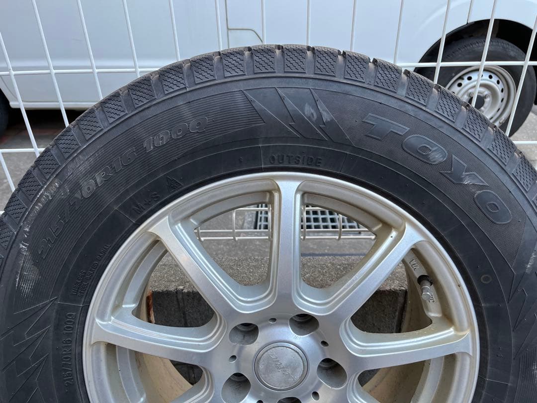 215/70R16 100Q スタッドレスタイヤ4本セット