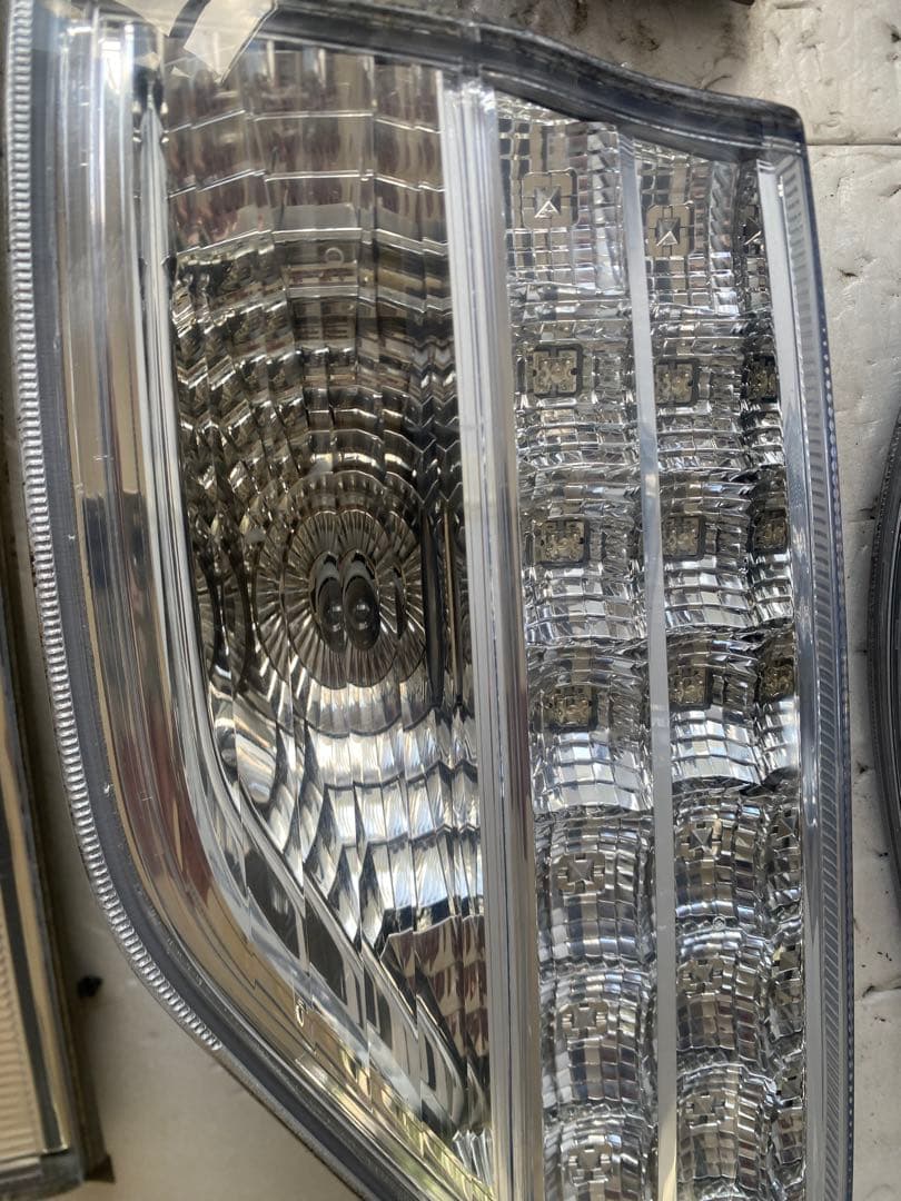 トヨタ エスティマ 50系 純正 テールランプ一式 LED 左右セット