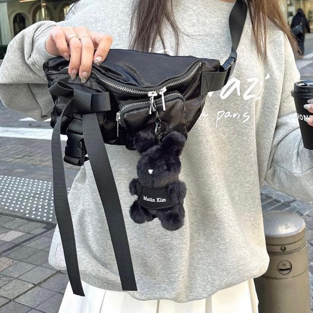 エピヌ ボディバッグ
