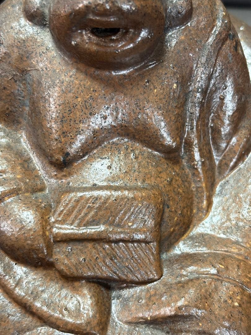 七福神の一人である「布袋様（ほていさま）」の置物