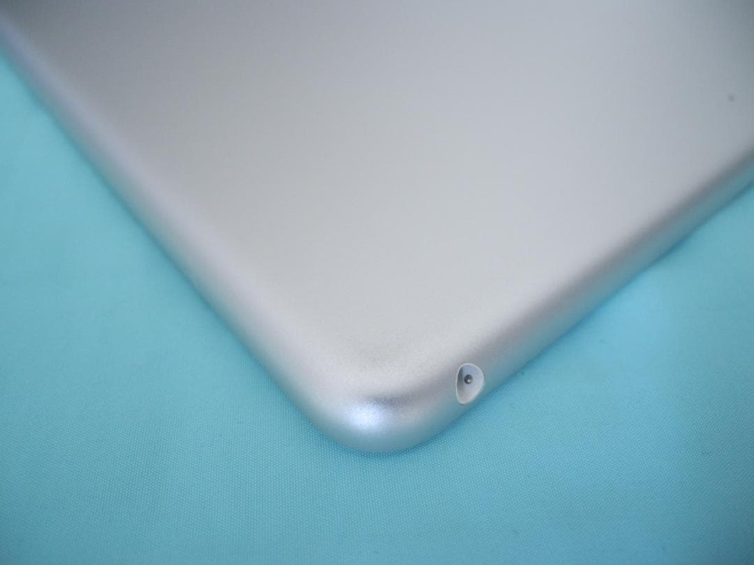 美品 第8世代iPad 新品ペン付
