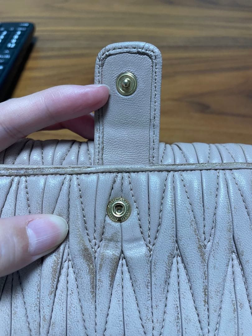 MIU MIU カメオ　マトラッセ 二つ折り財布