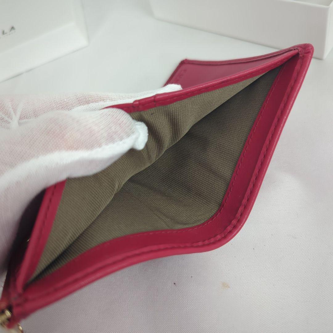 【新品 未使用級】FURLA フルラ 二つ折り 財布 ジップ