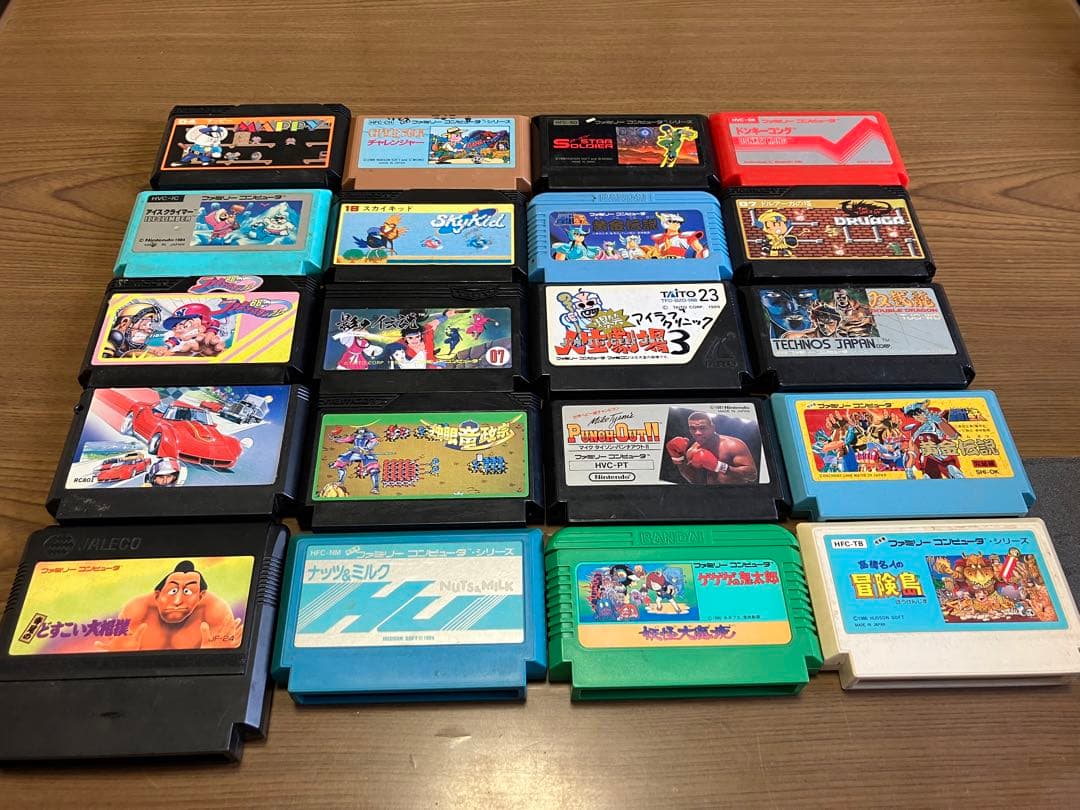 ネオファミとカセット40本になります