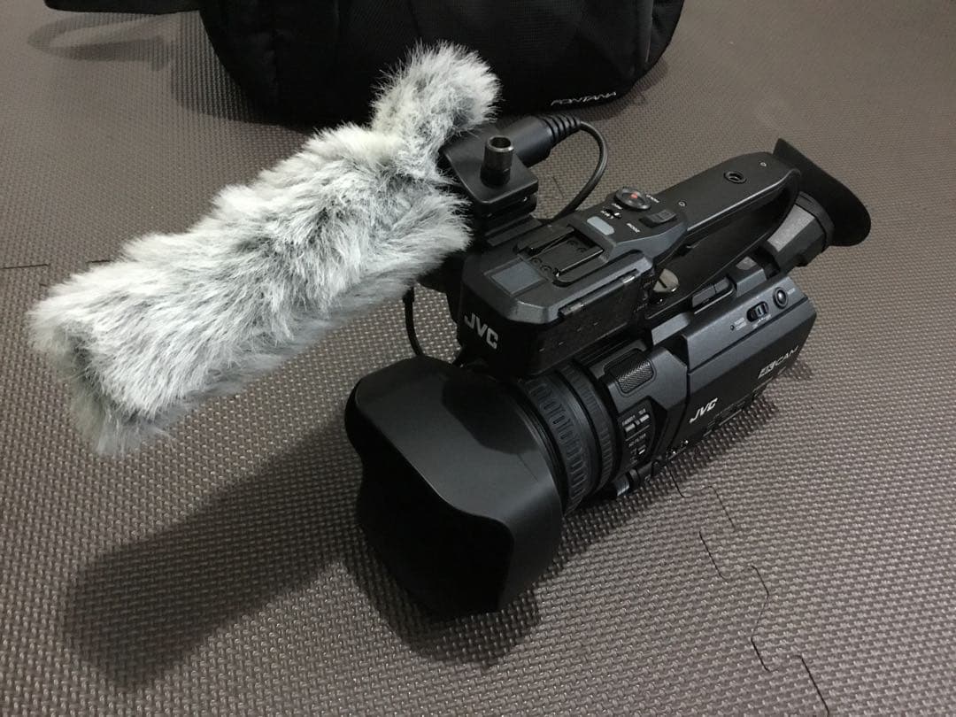 JVC GY-HM175 業務用ビデオカメラ本体、マイク、バック、メモリのセット