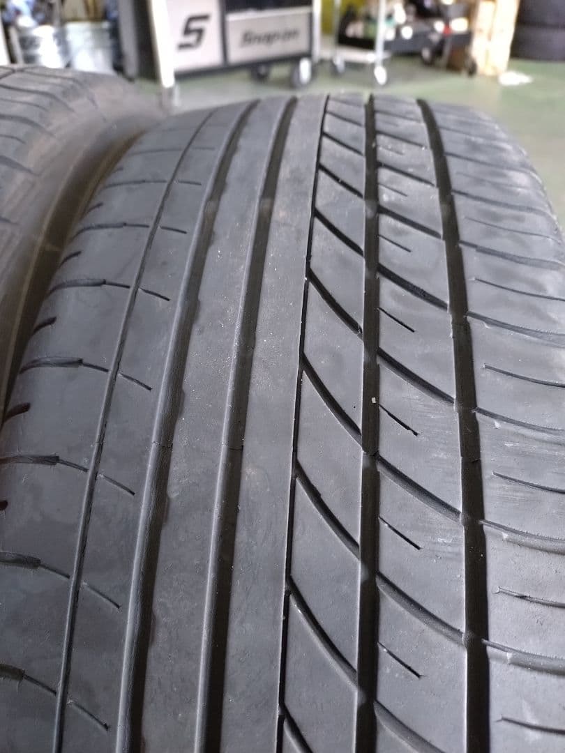 215/60R17 ヨコハマタイヤ PARADA PA03 ホワイトレター2本