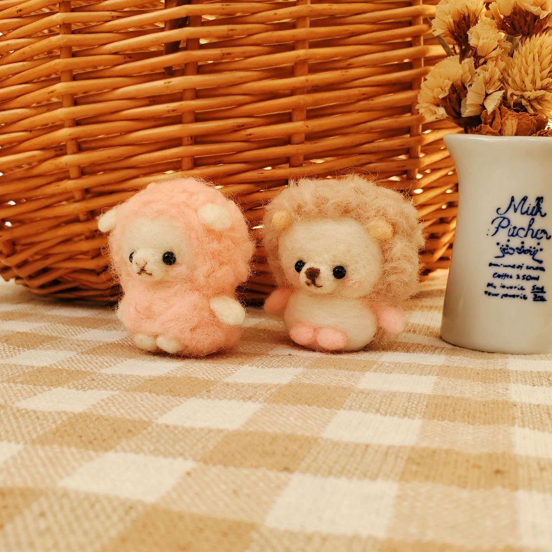 みみ　羊毛フェルト　ハリネズミ　羊 チワワ　マルチーズ　トイプードル　黒猫